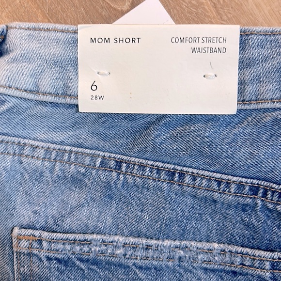 American Eagle distressed mom shorts. Size 6/28. - Picture 3 of 4